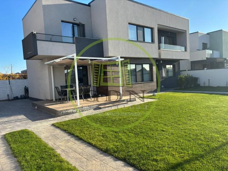 Casă individuală cu 4 camere cu Canalizare în Malu Mare