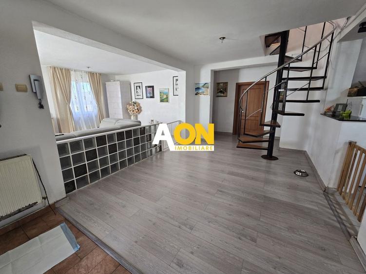 Casă individuală cu 5 camere cu Canalizare în Sud