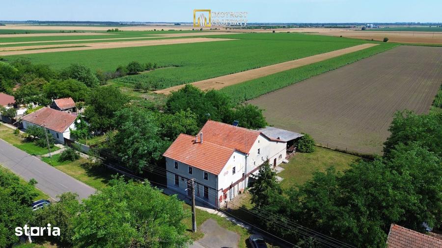 Casă cu 5 camere cu Teren 23861 Mp în Iratoșu
