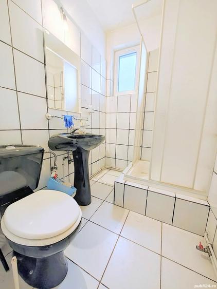 Apartament cu 3 camere semidecomandat în Hunedoara