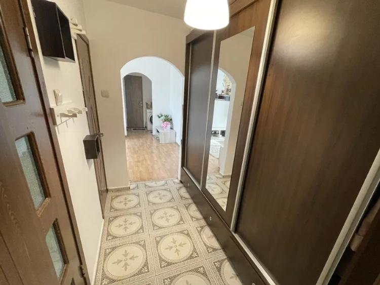 Apartament cu 3 camere decomandat în Titan