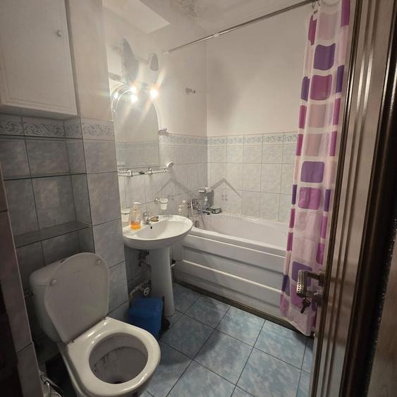 Apartament cu 2 camere semidecomandat în Piața Unirii