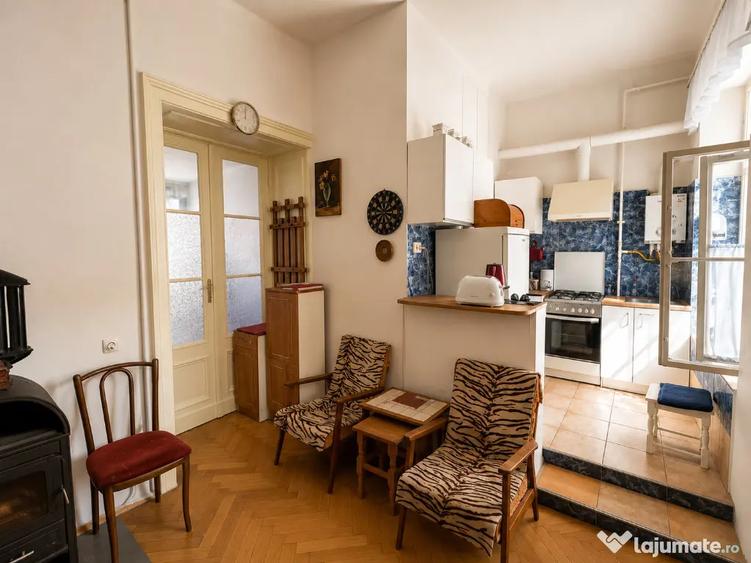 Apartament cu 4 camere semidecomandat în Centrul Istoric