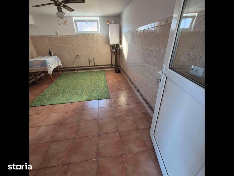 Casă cu 10 camere cu Teren 2529 Mp în Bolintin-Deal