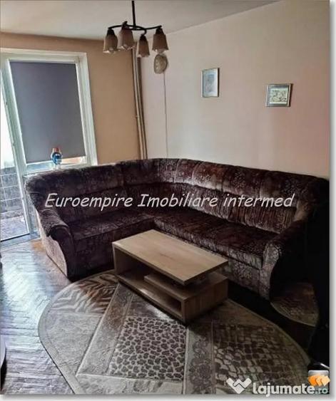 Apartament cu 3 camere semidecomandat în Abator