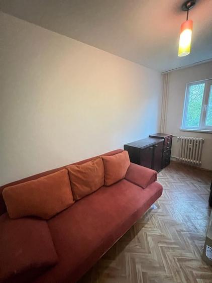 Apartament cu 3 camere semidecomandat în Drumul Taberei