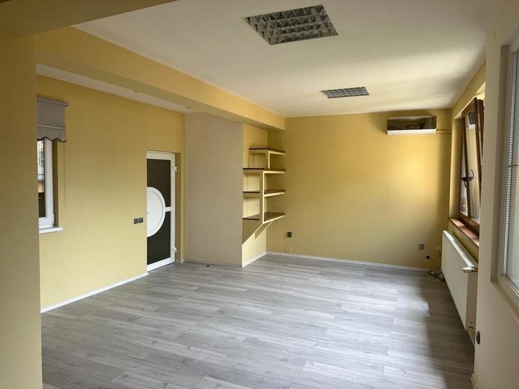 Spațiu comercial, de 83 mp, în Central