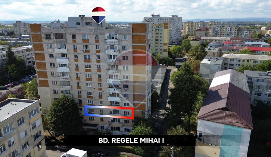 Apartament cu 3 camere semidecomandat, mobilat în Central