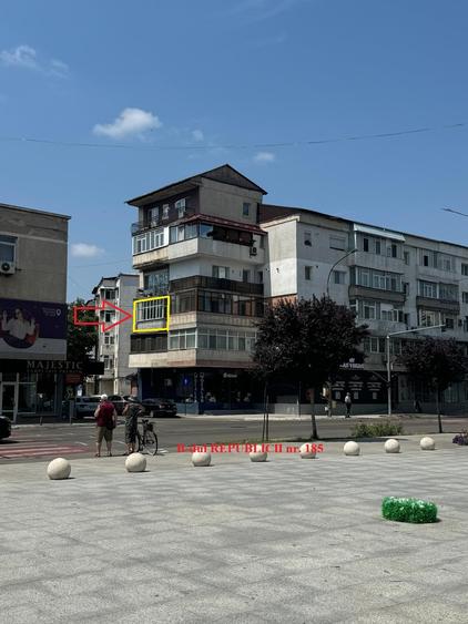 Apartament cu 2 camere semidecomandat, mobilat în Bârlad