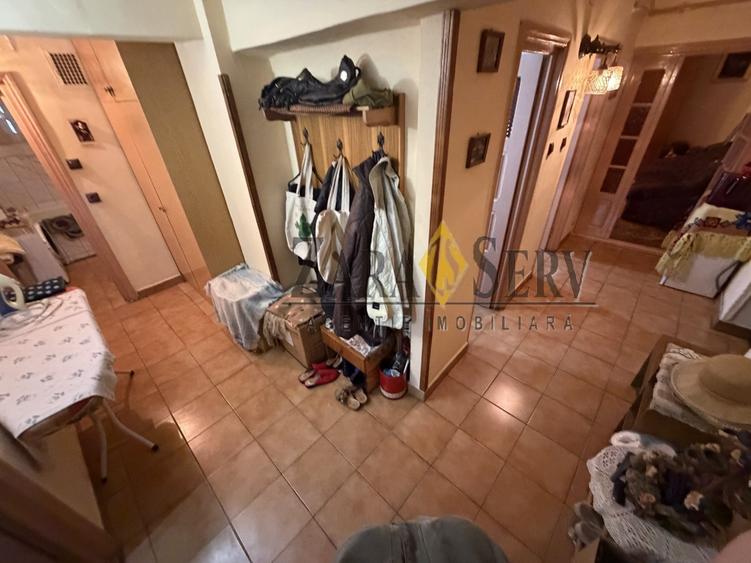 Apartament cu 3 camere decomandat în Central
