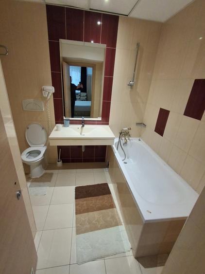 Apartament cu 3 camere semidecomandat, mobilat în Vitan-Bârzești