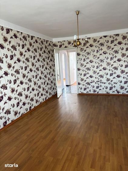 Apartament cu 3 camere decomandat în Alexandru cel Bun