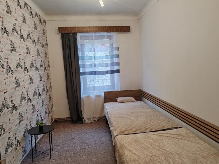 Casă individuală cu 4 camere cu Canalizare în Schei