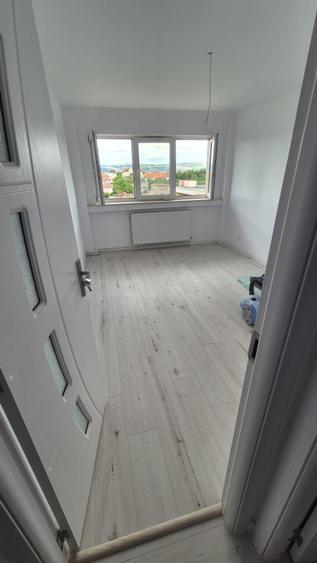 Apartament cu 4 camere în Cetate