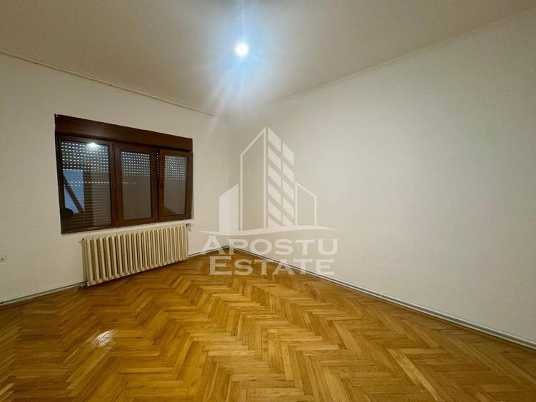 Casă individuală cu 3 camere cu Canalizare în Plopi