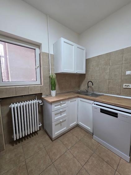 Apartament cu 3 camere semidecomandat în Polonă