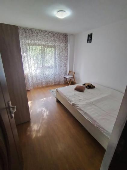 Apartament cu 3 camere decomandat, mobilat în Peco