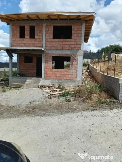 Casă cu 4 camere cu Teren 450 Mp în Sânnicoară