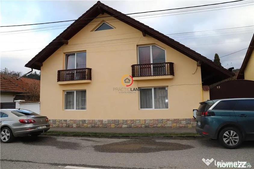 Casă cu 5 camere cu Teren 440 Mp în Central