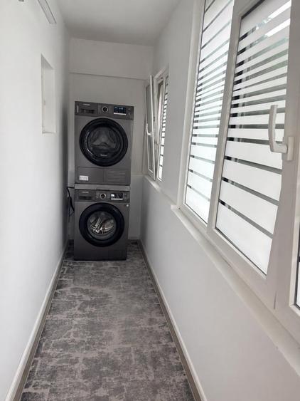 Apartament cu 4 camere decomandat în Tineretului