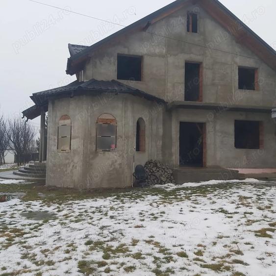 Casă cu Teren 680 Mp în Cătămărești