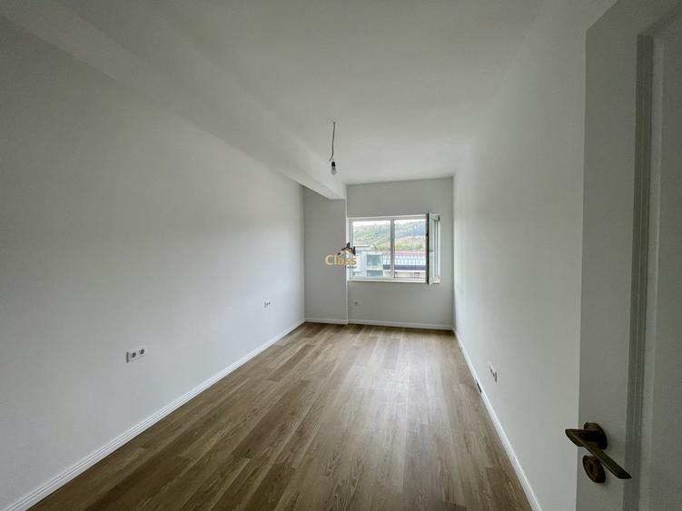 Apartament cu 3 camere semidecomandat în Baciu