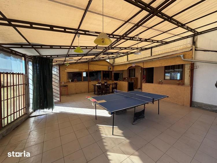 Casă cu 10 camere cu Teren 800 Mp în Costești