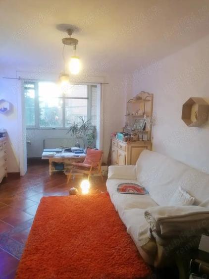 Apartament cu 3 camere decomandat, mobilat în Central