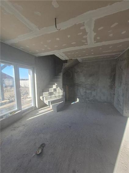 Duplex cu 3 camere cu Canalizare în Moșnița Nouă