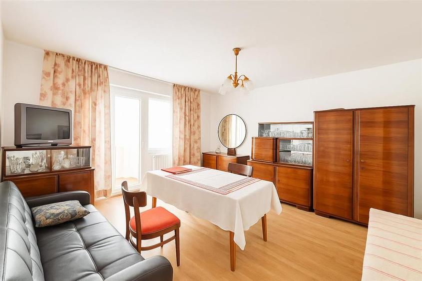 Apartament cu 4 camere decomandat în Nufărul