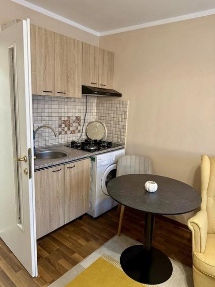 Garsonieră decomandată în Central