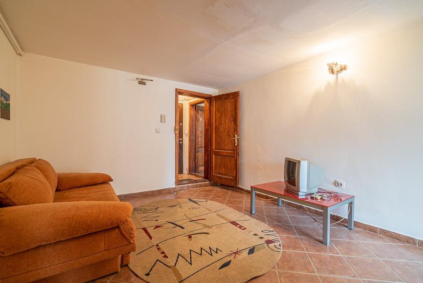 Apartament cu 5 camere nedecomandat, mobilat în Centrul Istoric