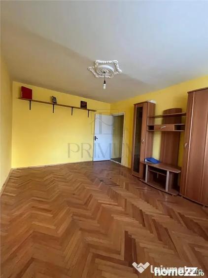 Apartament cu 4 camere semidecomandat în Soarelui