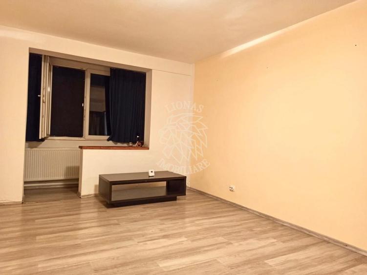Apartament cu 3 camere decomandat, mobilat în Independenței