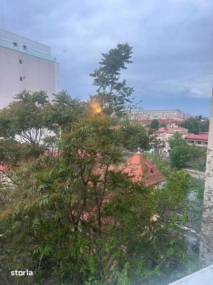 Apartament cu 3 camere decomandat în Titan