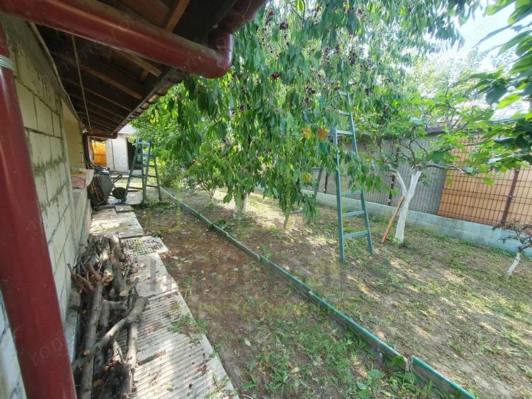 Casă cu 2 camere cu Teren 421 Mp în Plopi