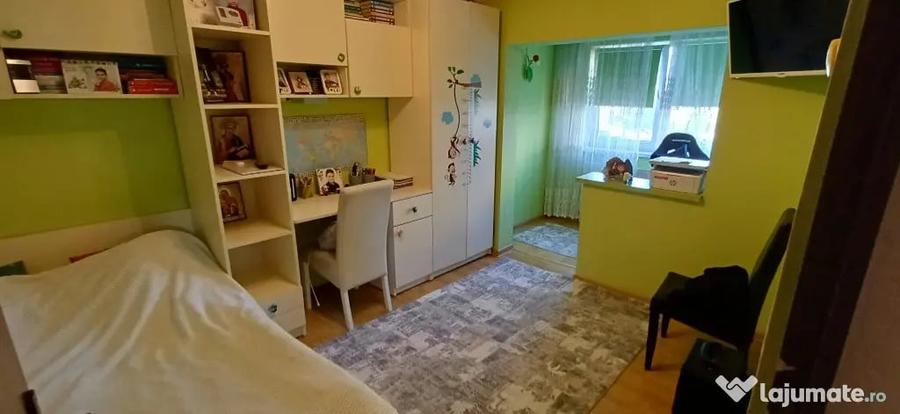 Apartament cu 3 camere decomandat în Central