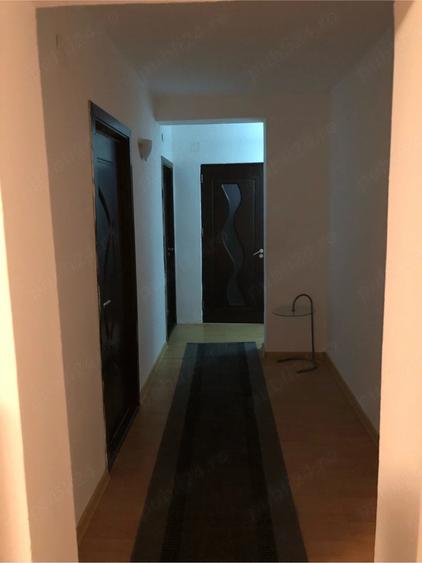 Apartament cu 4 camere semidecomandat, mobilat în Tomis Nord