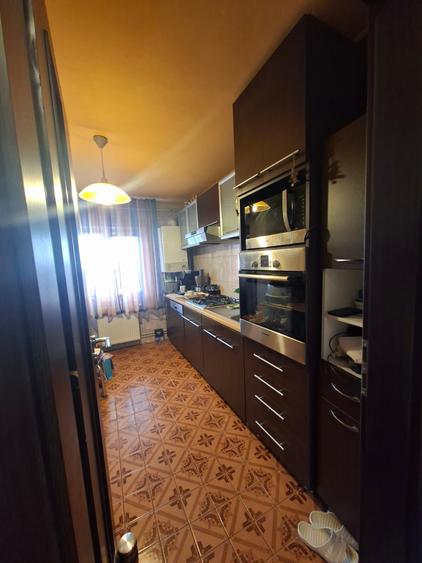 Apartament cu 3 camere decomandat în Bucovina
