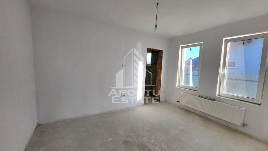 Duplex cu 4 camere cu Canalizare în Parța