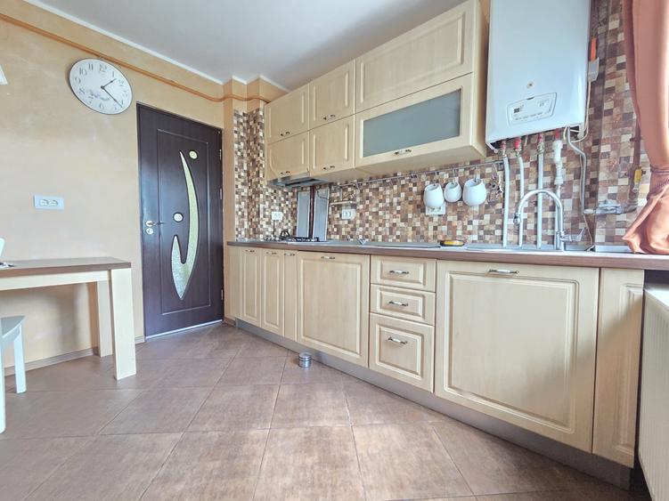 Apartament cu 4 camere decomandat în Central
