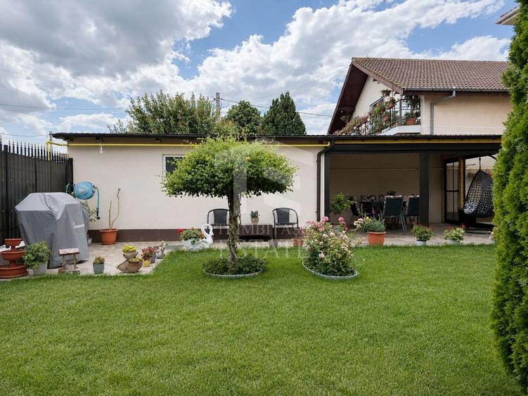 Casă individuală cu 10 camere cu Canalizare în Lumina