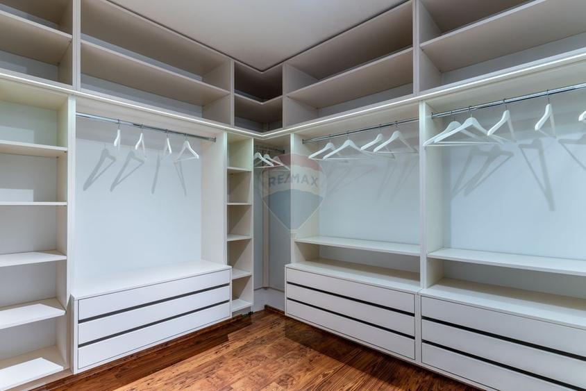 Casă individuală cu 4 camere cu Teren 400 Mp în Gruia