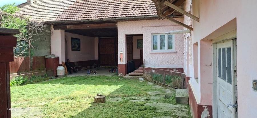 Casă cu 4 camere în Viștea