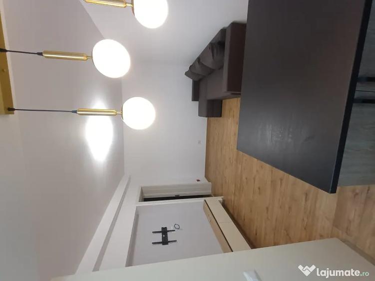 Apartament cu 3 camere decomandat în Micro 21