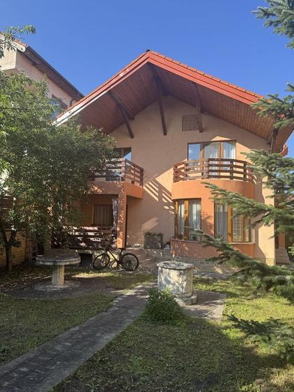 Casă cu 4 camere în Bună Ziua