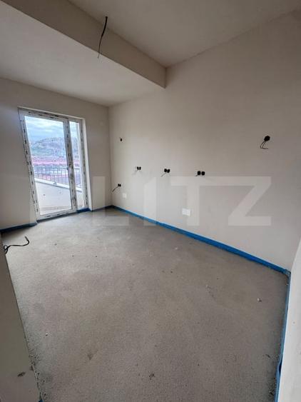 Apartament cu 3 camere semidecomandat în Florești