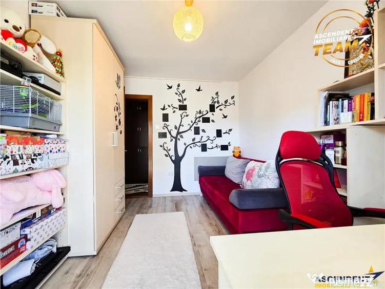 Apartament cu 4 camere decomandat în Central