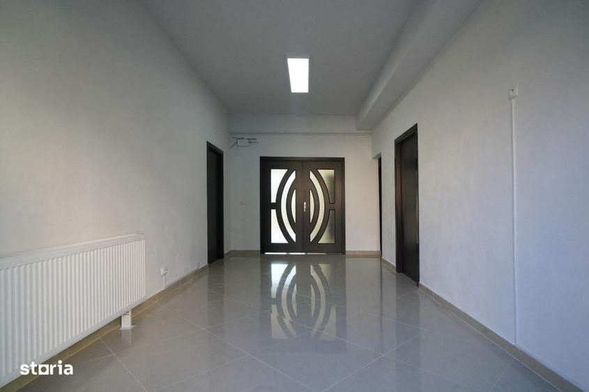 Spațiu comercial, de 120 mp, în Eremia