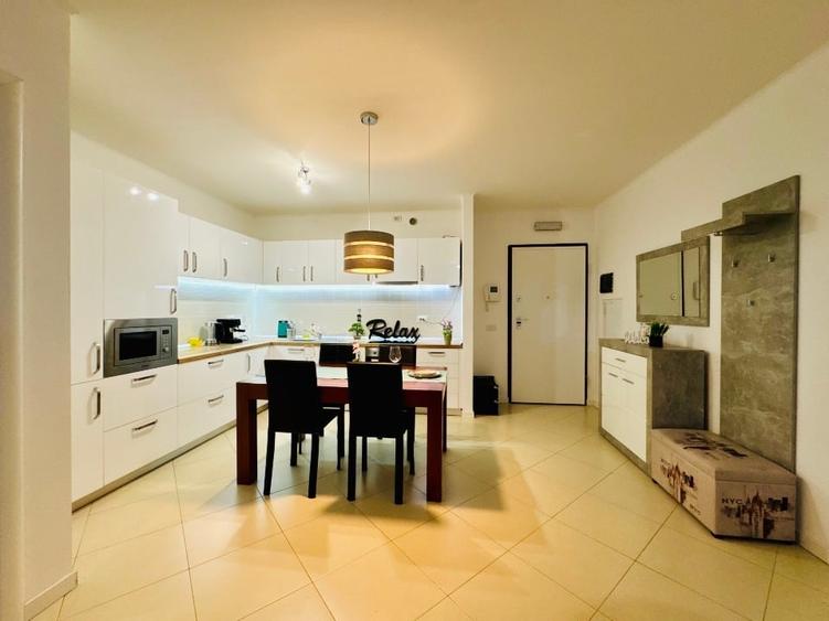 Apartament cu 3 camere decomandat, mobilat în Central